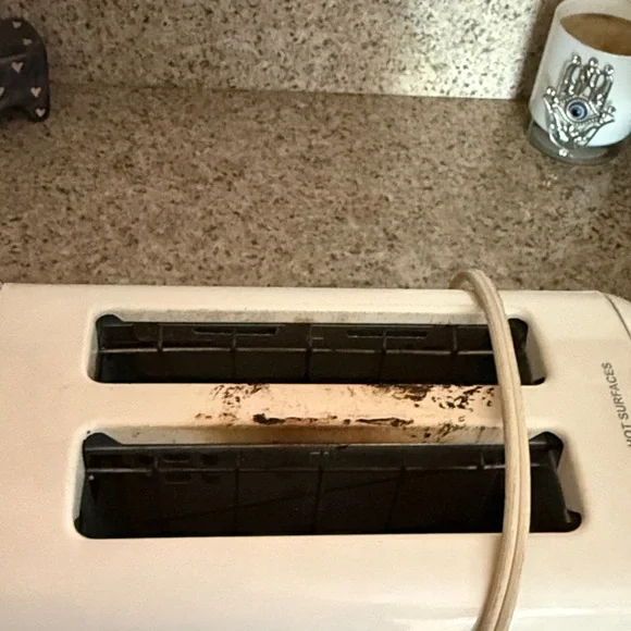 White Toaster - Picture 2 of 4